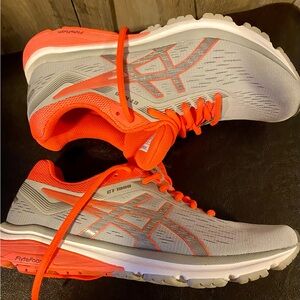 Women’s ASICS sneakers size 9 GT 1000